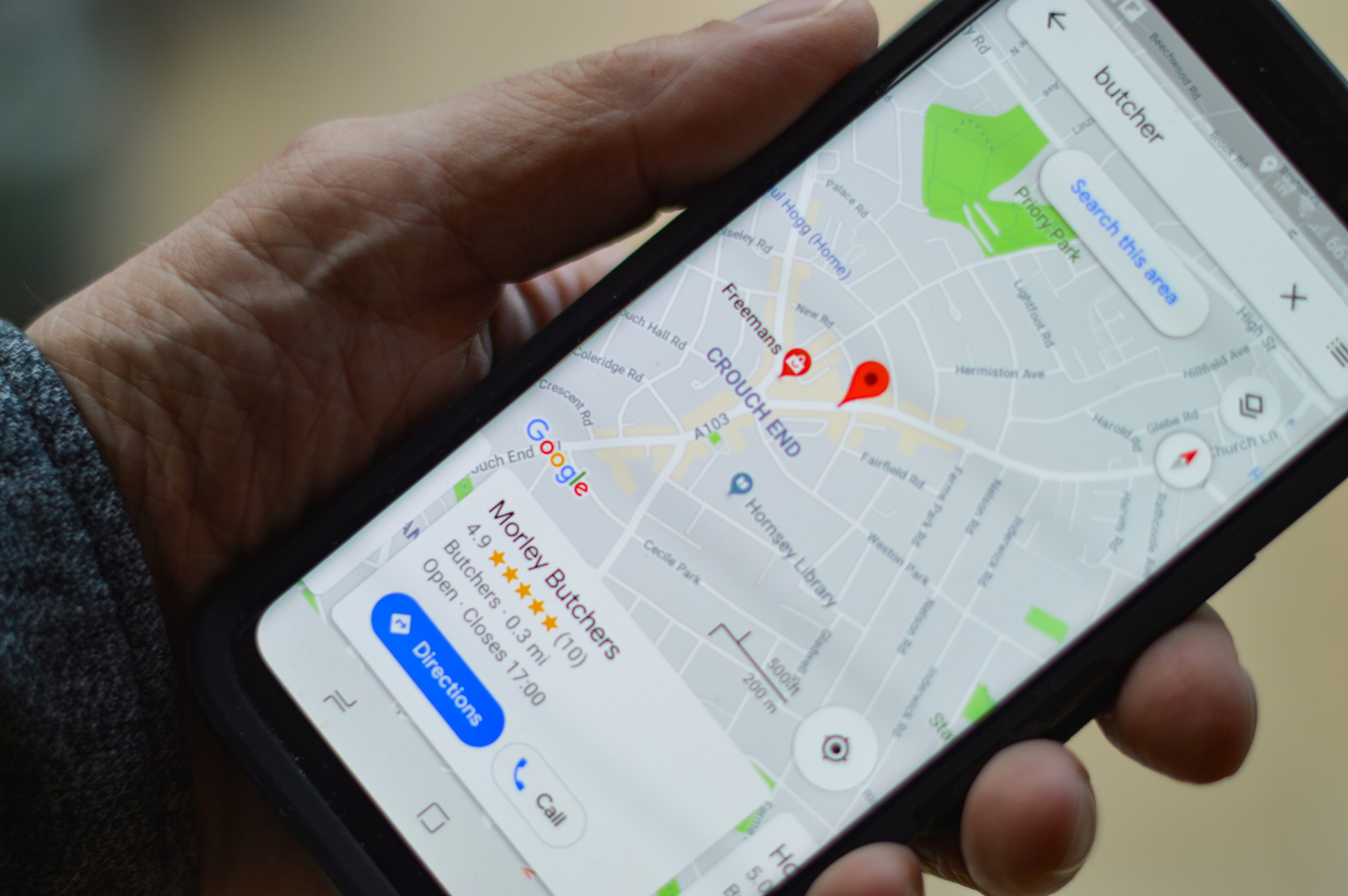 Ingin Bisnis Anda Muncul di Halaman Depan Google Maps? Ini Rahasia Optimasi "Segitiga Emas" SEO Lokal